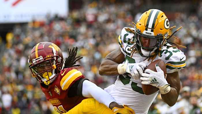 Aaron Jones scores a 21-yard touchdown in the fourth quarter. (Photo by USA Today Sports)